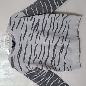 Simply Vera Vera Wang Women's Gray Animal Print Crew Neck Sweater - Size Medium